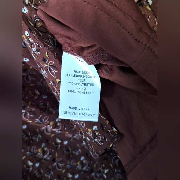 'DR 2' by Daniel Rainn burgundy blouse lined, flowers, tie neck, Sz. XXL - Picture 7 of 7